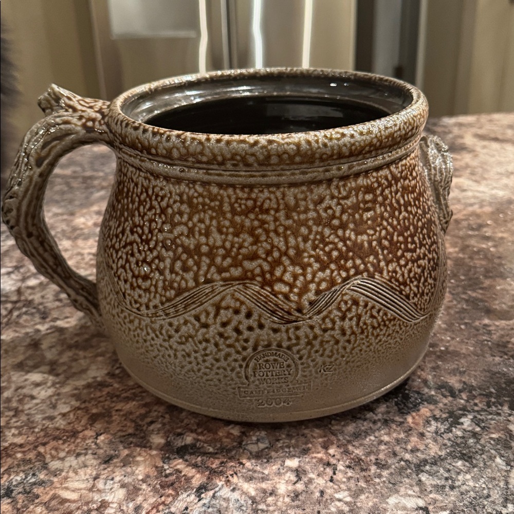 2004 Albany Slip Bean Pot- Brown Ceramic Pot with Leaf Design - Picture 3 of 5